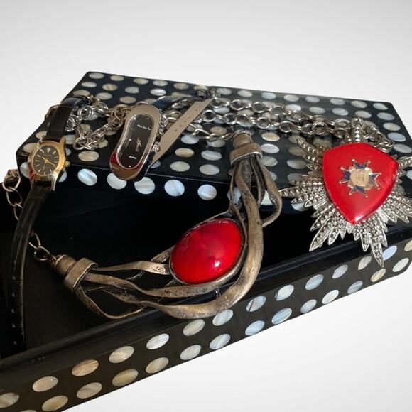 Main Line Time Quartz Wristwatch and Bold Statement Necklace Bundle - Picture 2 of 8